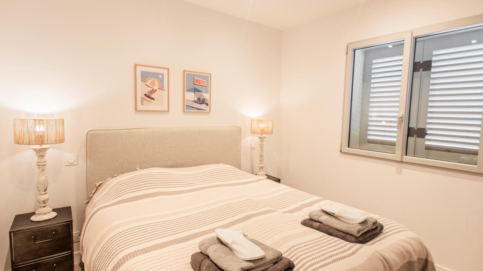 La Neptune-Bedroom
