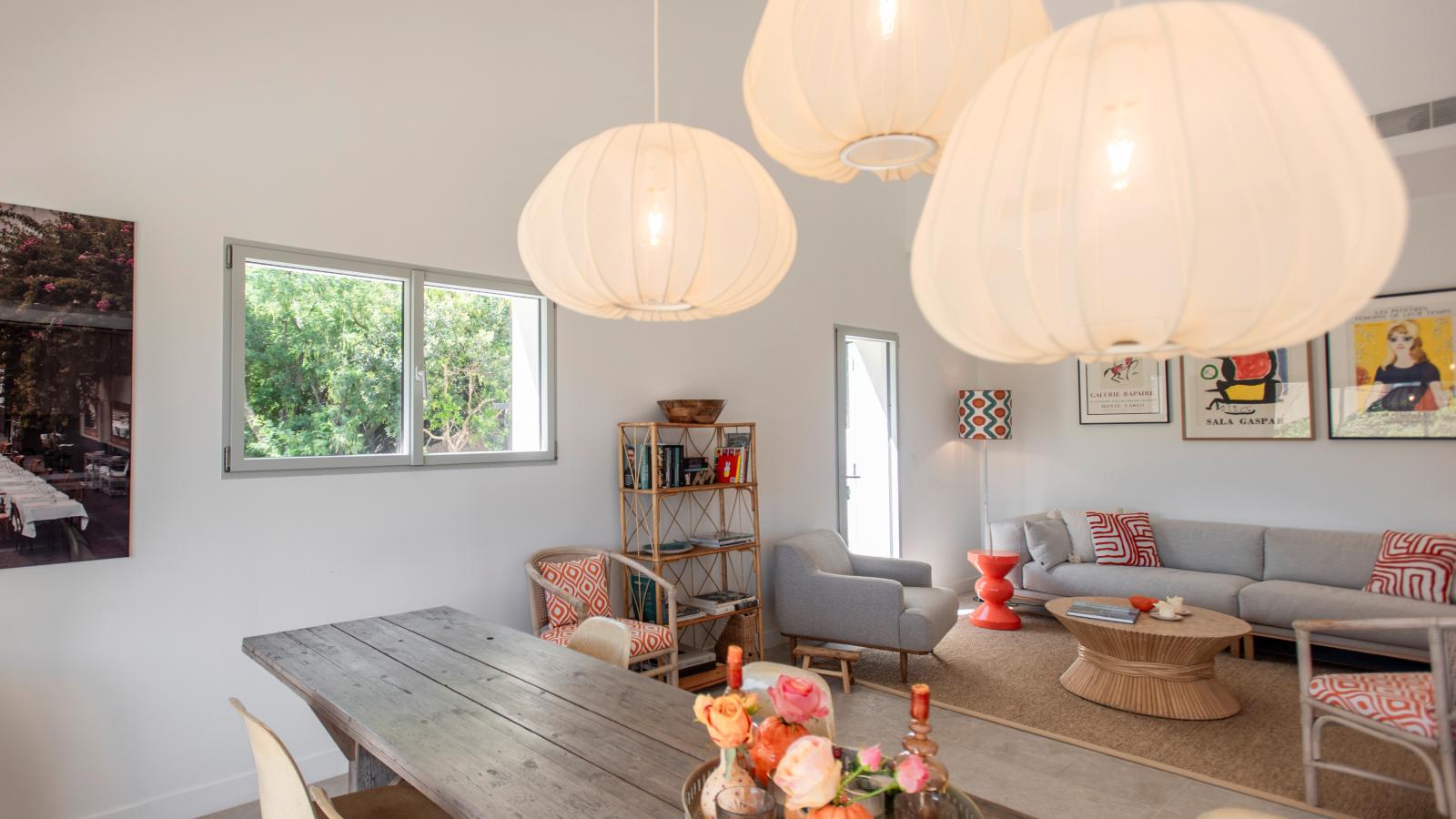 La Neptune-Living room