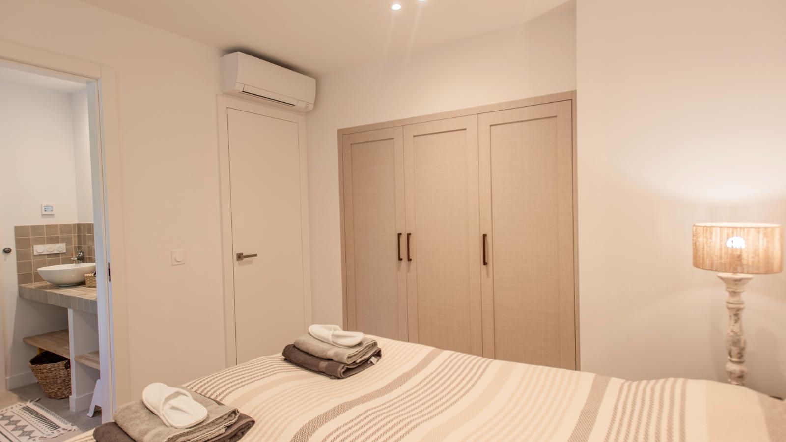 La Neptune-Bedroom