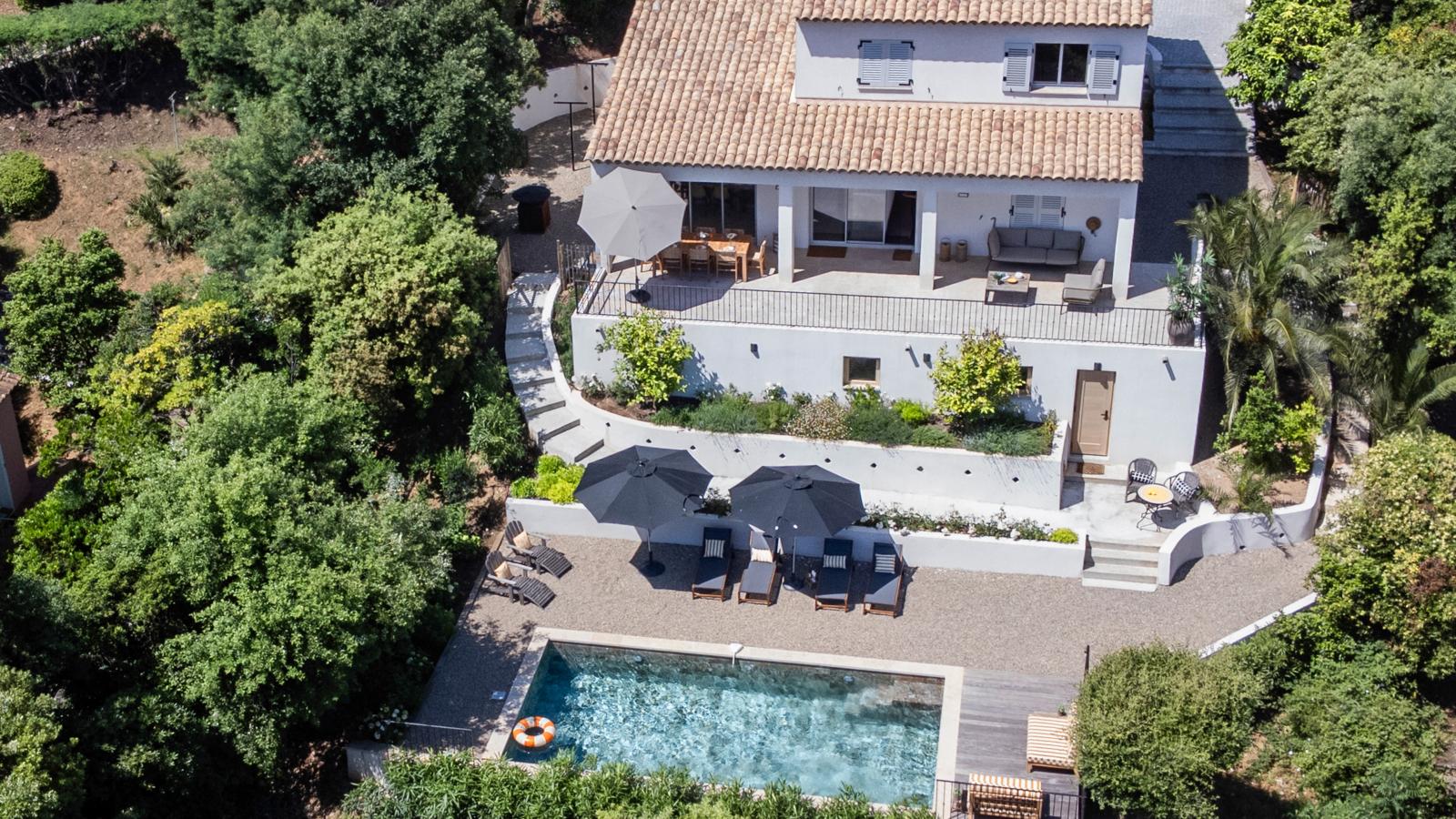 La Neptune-Exterior summer