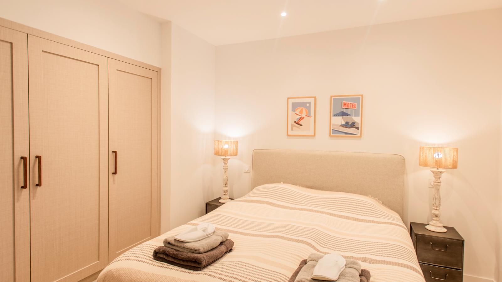 La Neptune-Bedroom