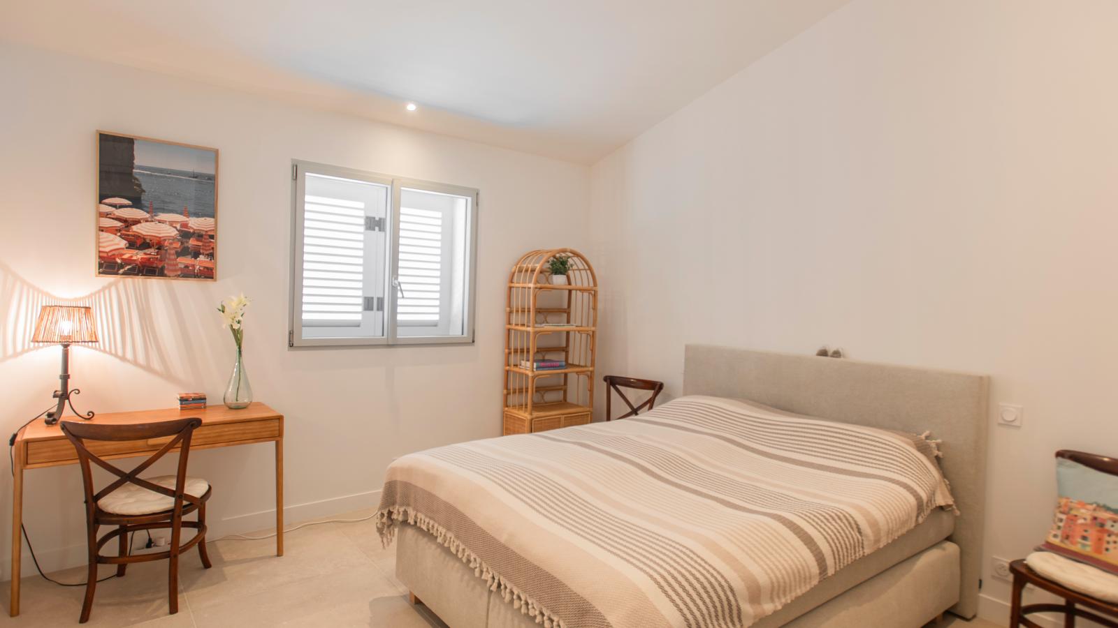 La Neptune-Bedroom