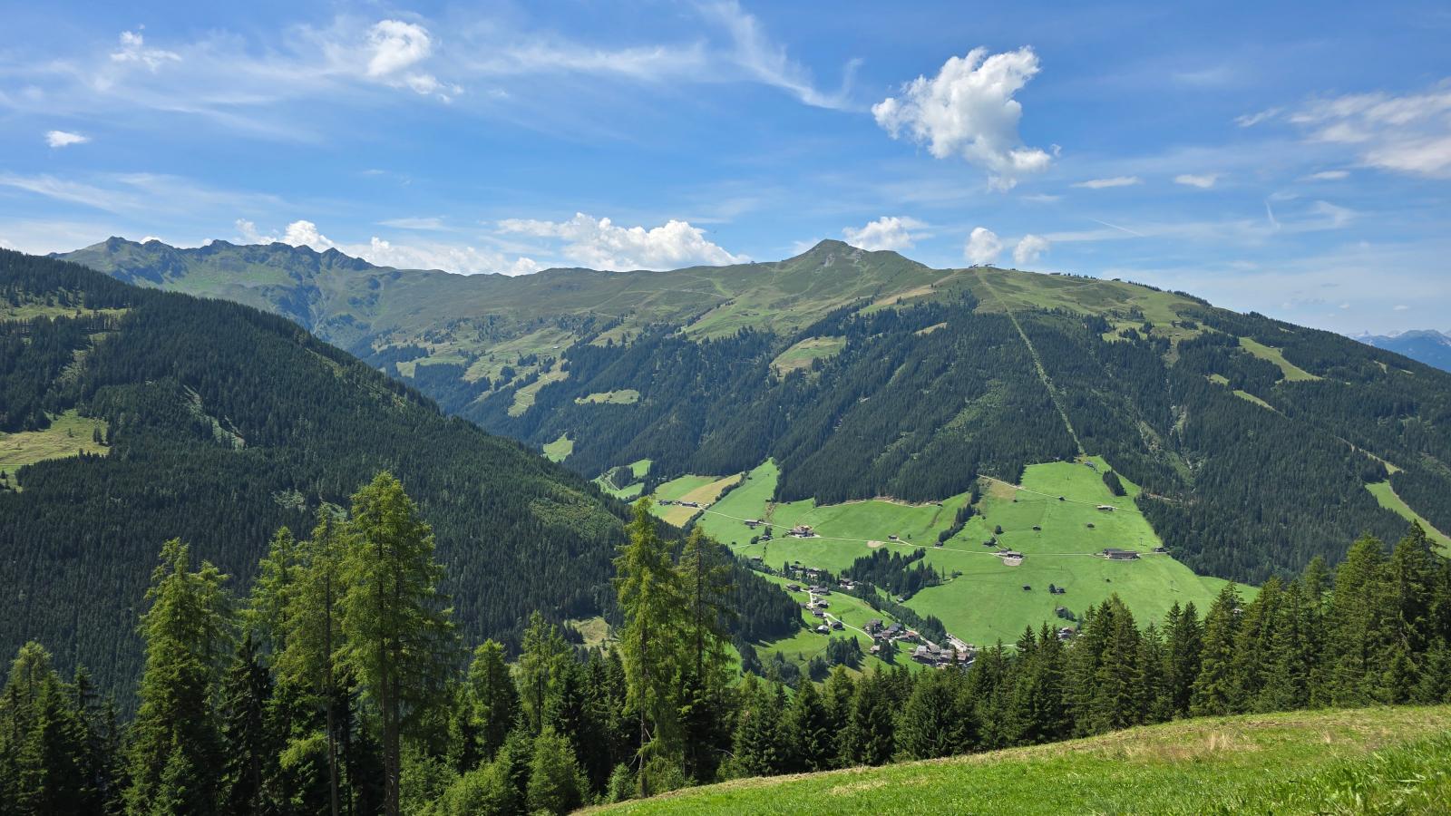 EAGGA-Niederleger Alm-Uitzicht zomer