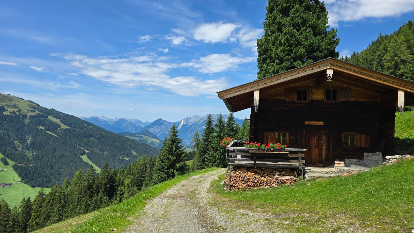 EAGGA-Niederleger Alm-Buitenkant zomer