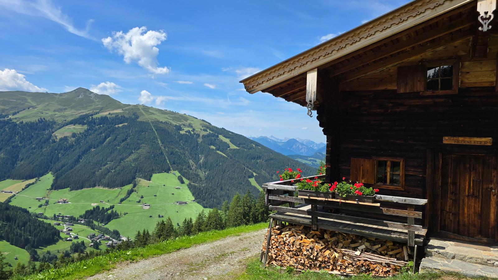 EAGGA-Niederleger Alm-Buitenkant zomer