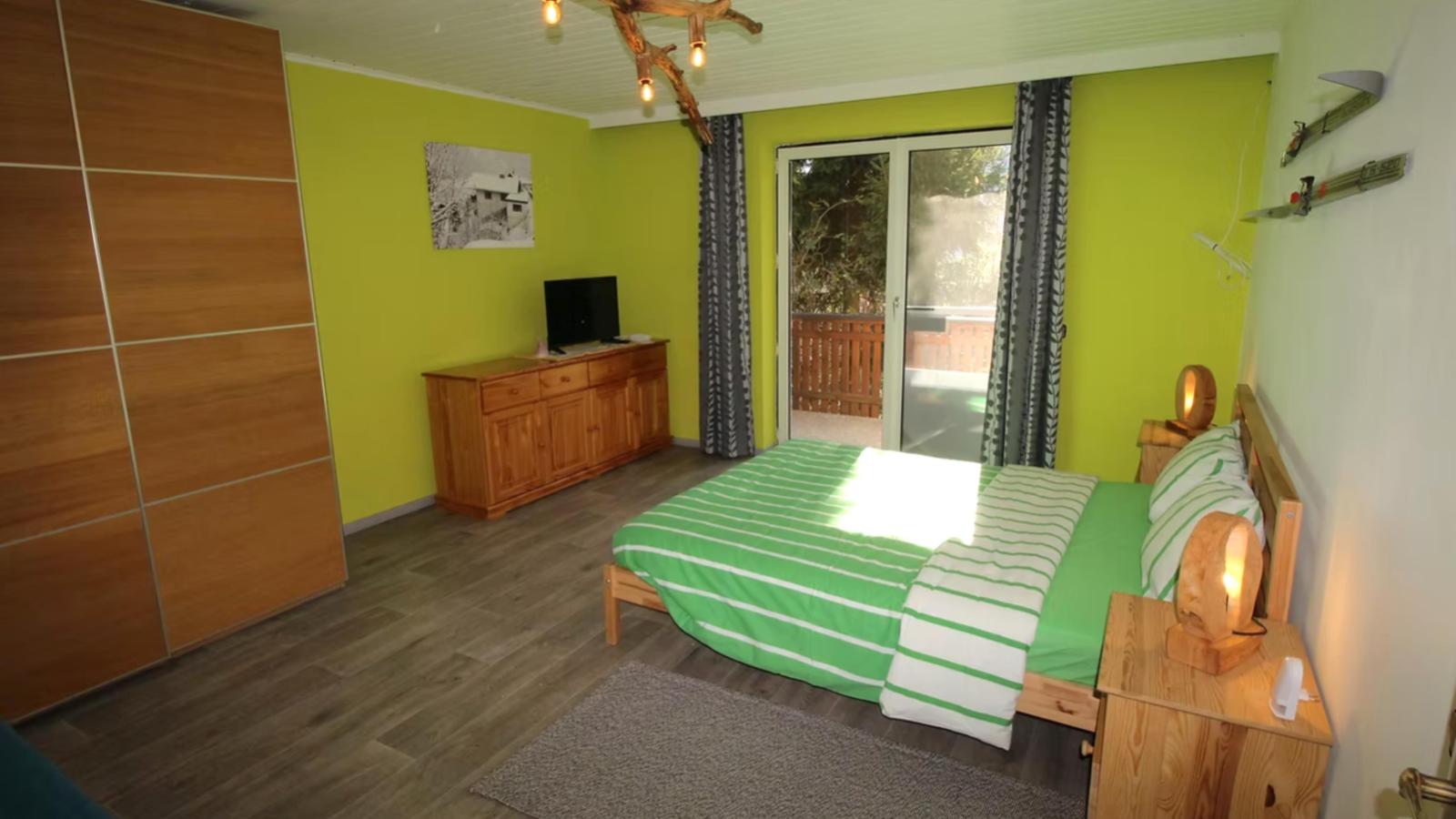 Yannsa-Bedroom