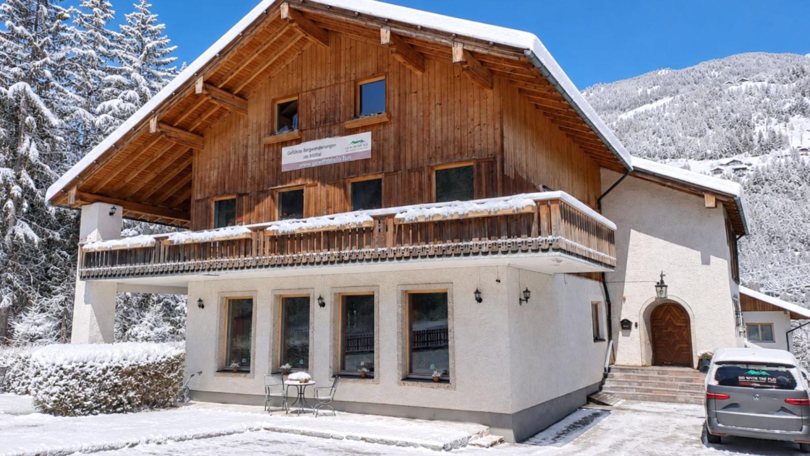 Haus Planegg XL - Exterior in winter