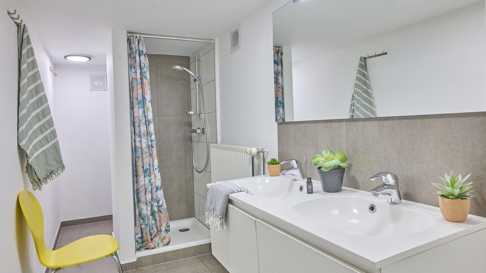 Devant les Thiers-Badkamer