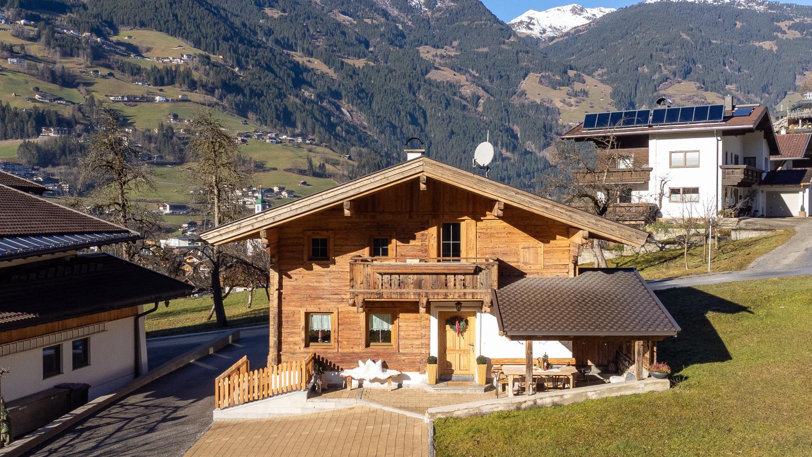 Rosalie-Lorena-Exterieur winter