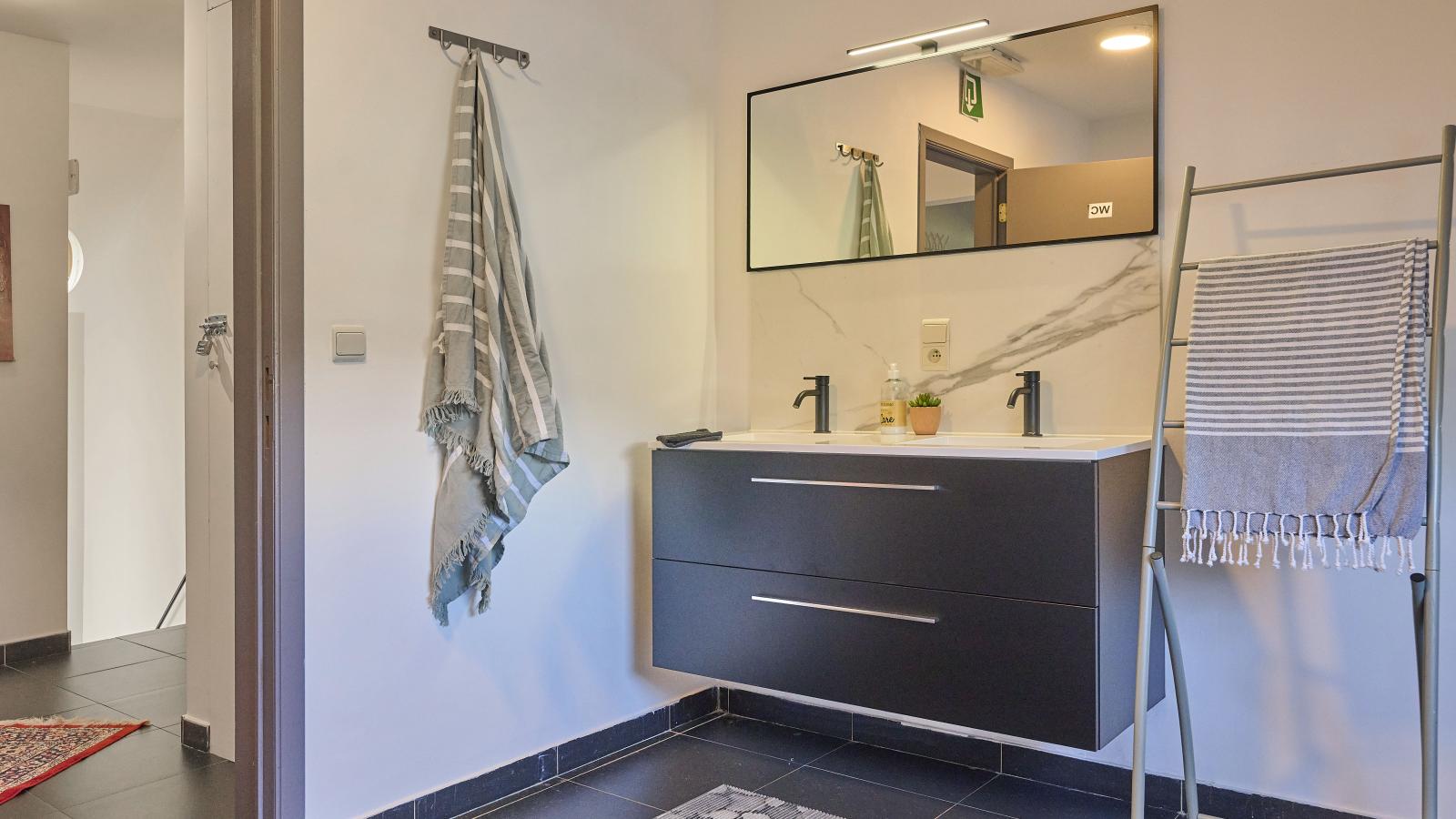 Sur les Thiers-Badezimmer