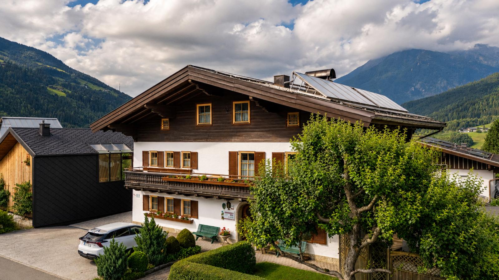Röck IV - Exterior in summer