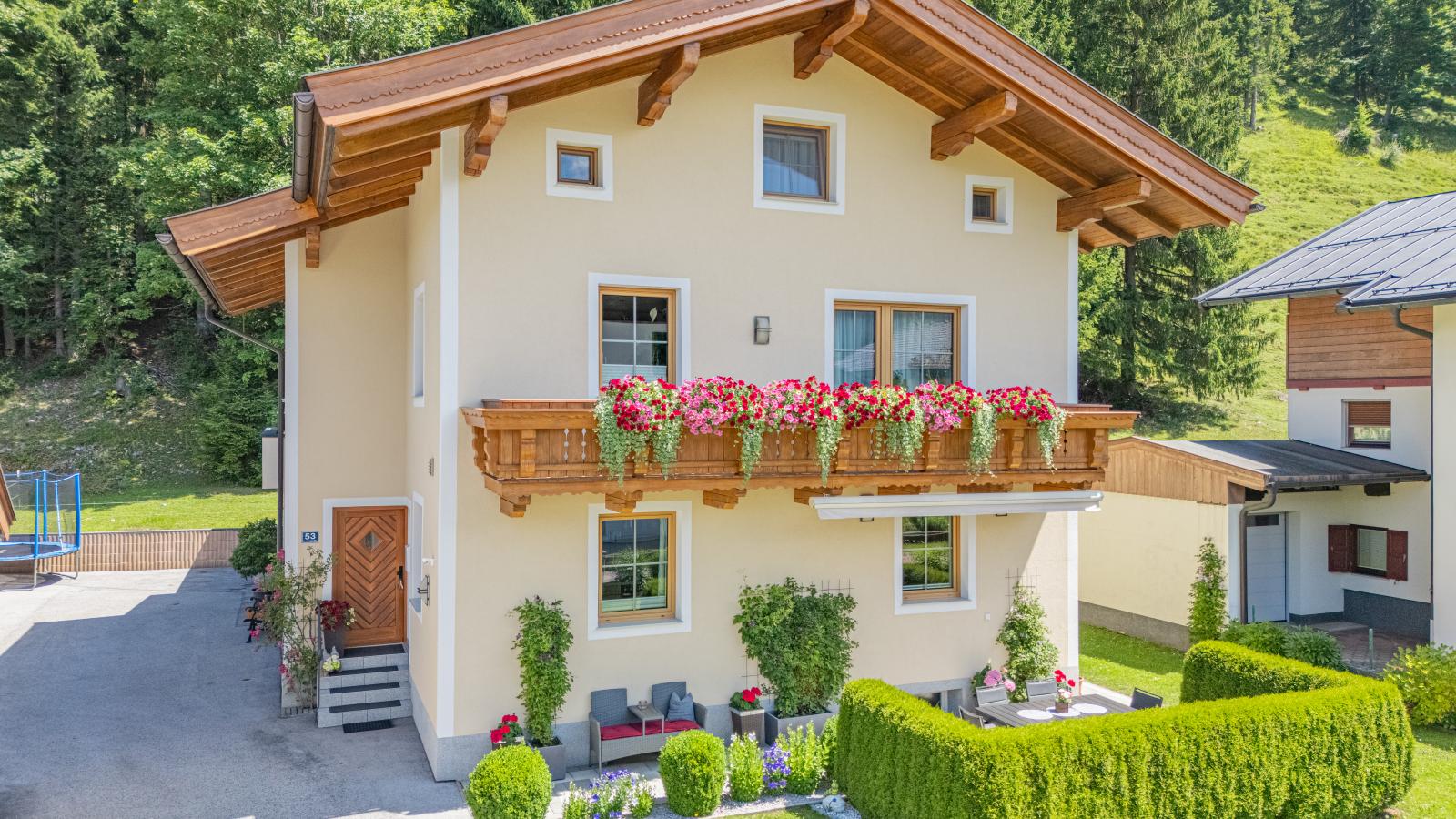 Kapeller - Exterior in summer