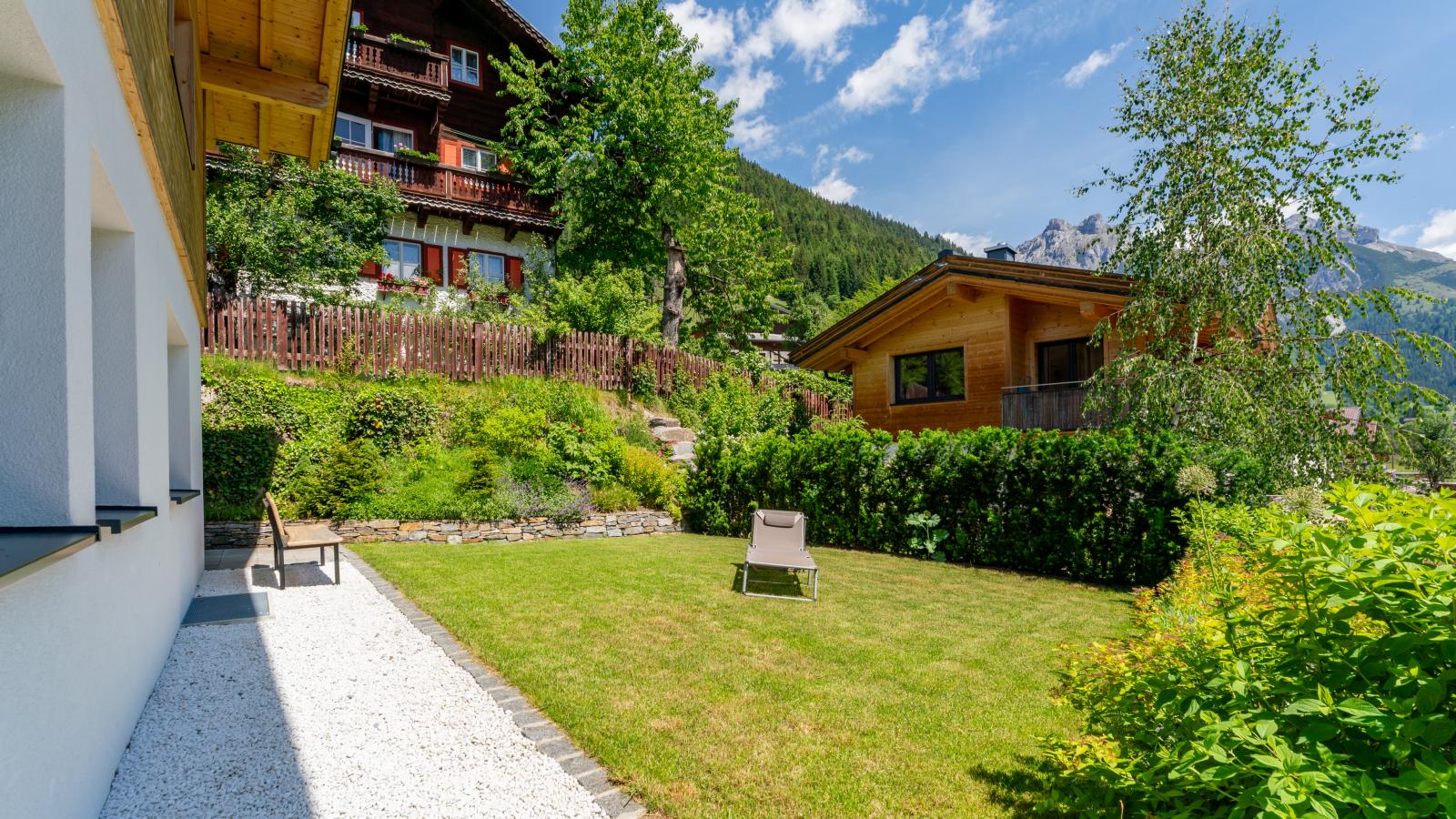 Werfenblick und Bergblick - Jardins en été