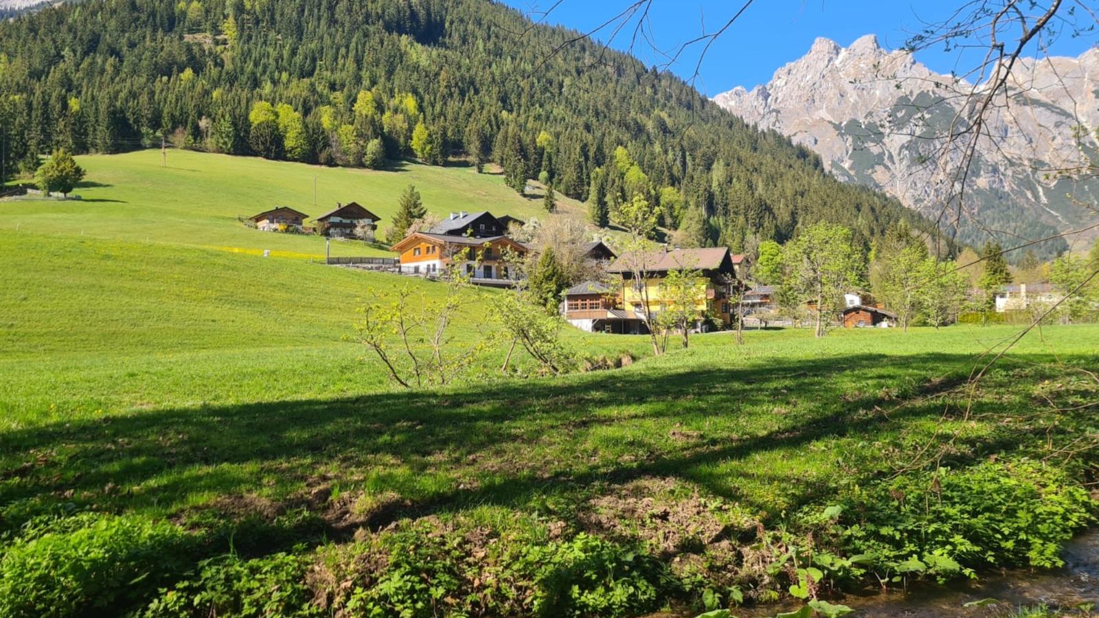 Werfenblick und Bergblick - Buitenkant zomer