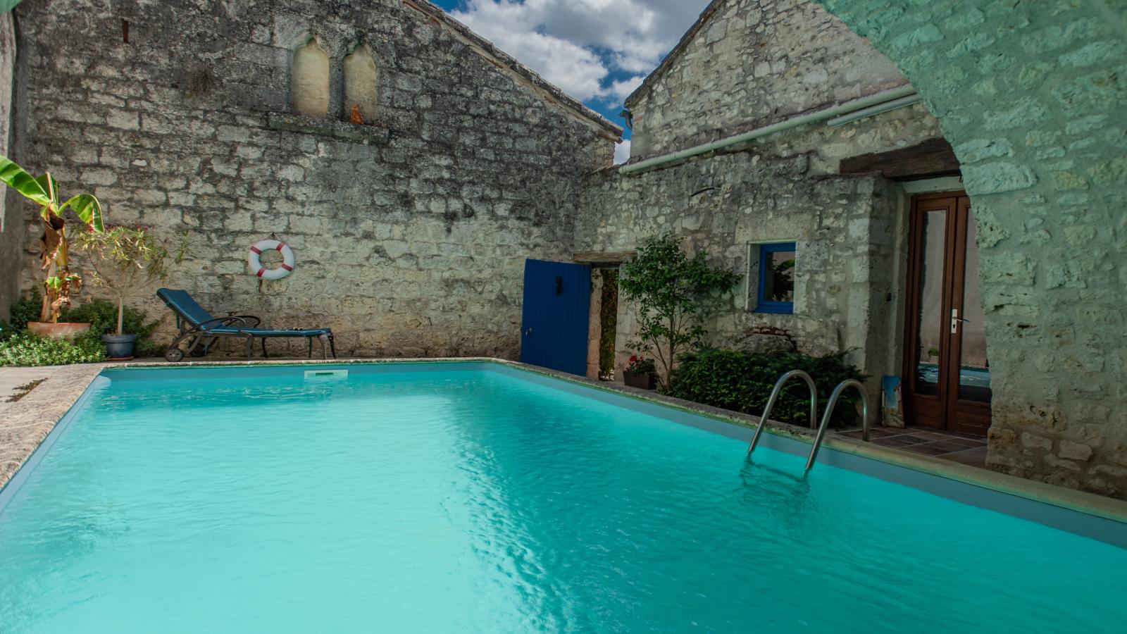 Les Roches de Roquecor-Piscine