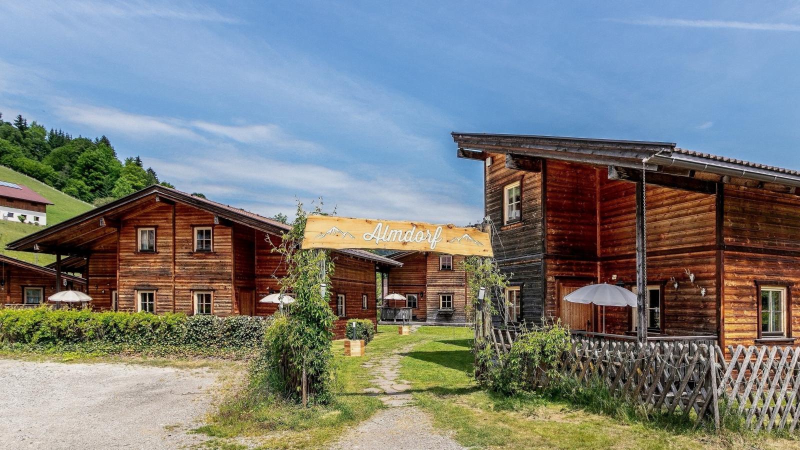 Uriges Chalet 3-Buitenkant zomer