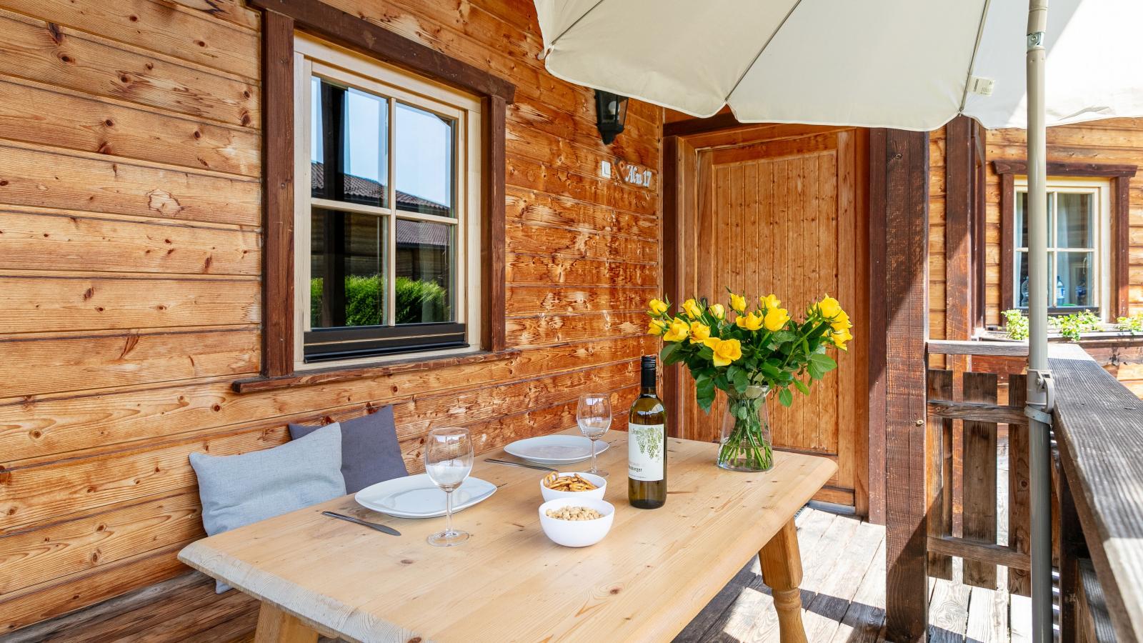 Urige Chalets 3 und 4-Terrasbalkon