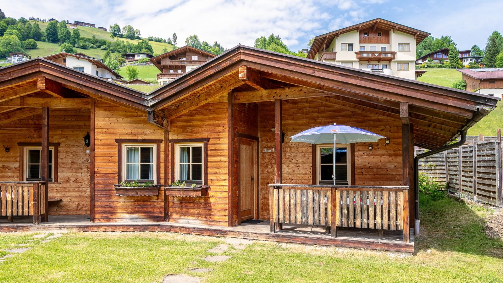 Urige Chalets 3 und 4-Buitenkant zomer