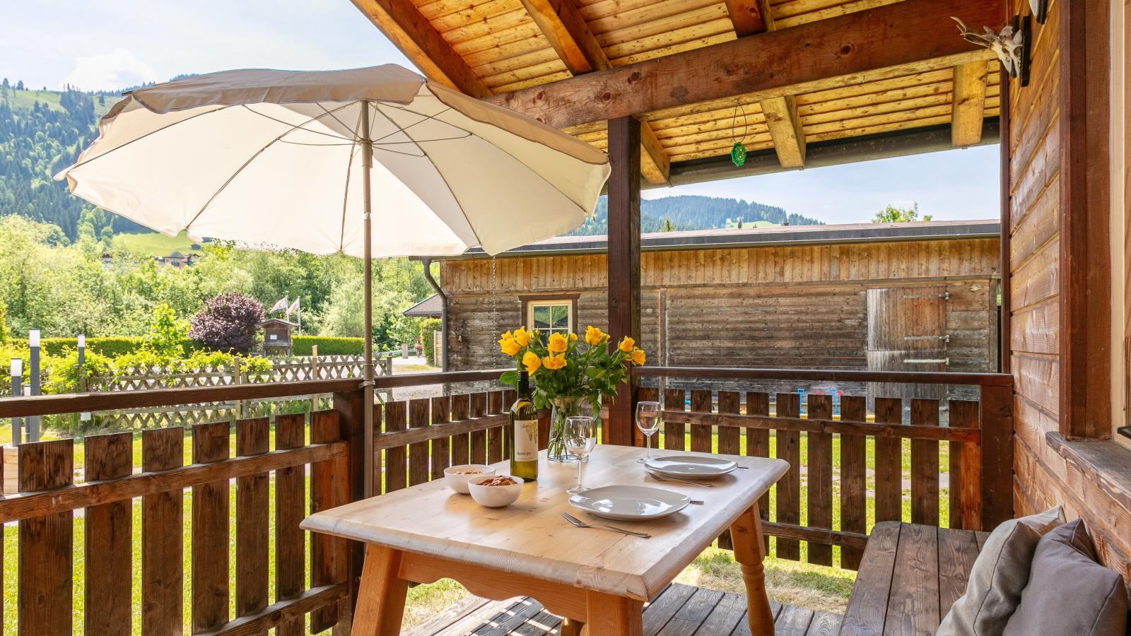 Urige Chalets 3 und 4-Terrasbalkon