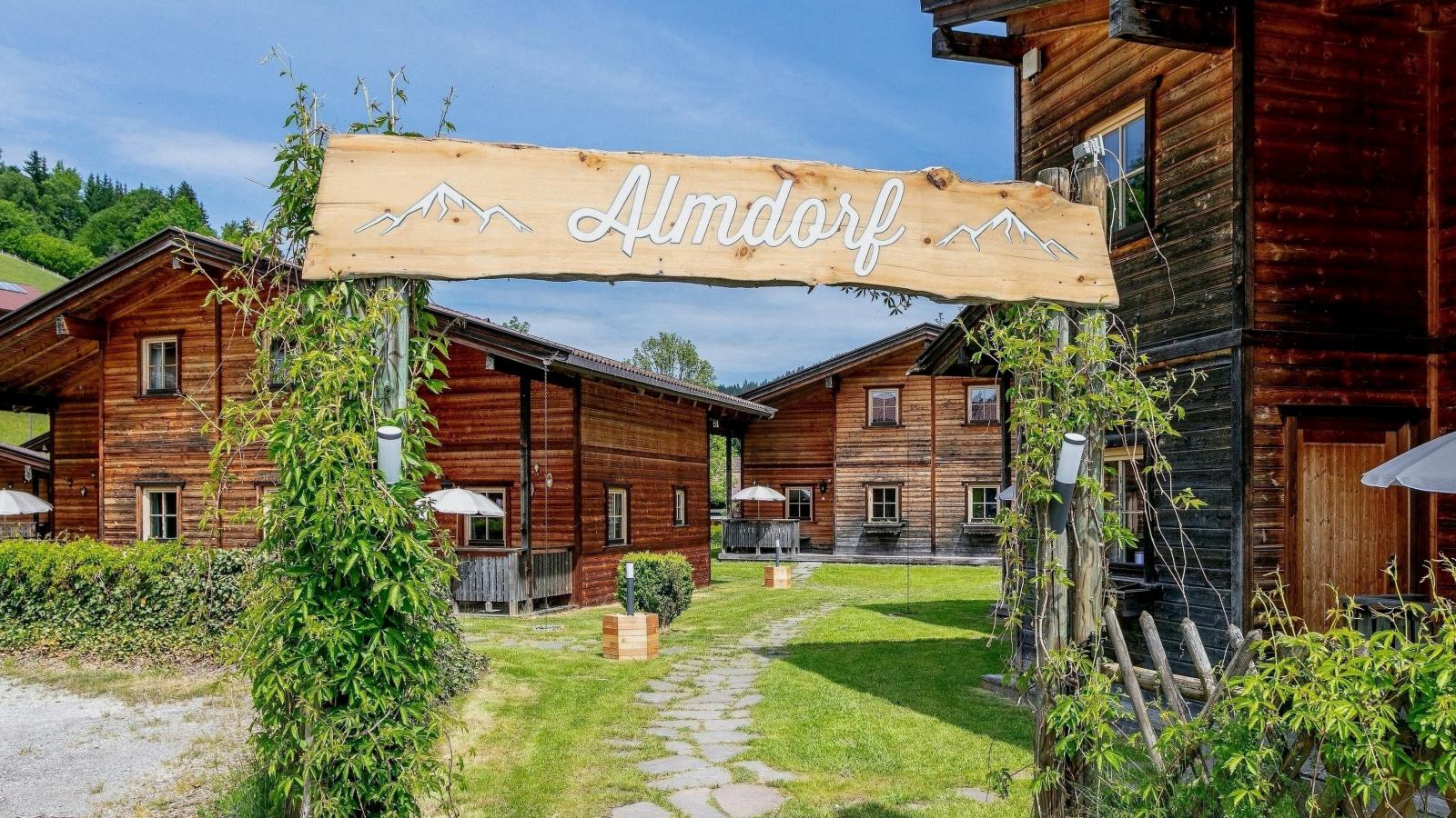 Urige Chalets 3 und 4-Buitenkant zomer