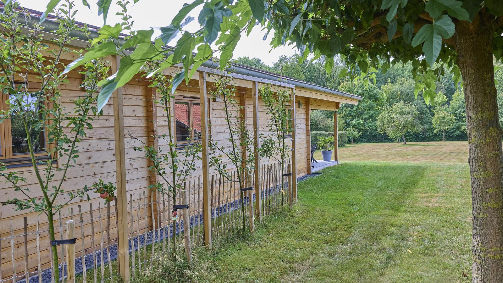 Bie Leentje op de Wei-Jardins en été