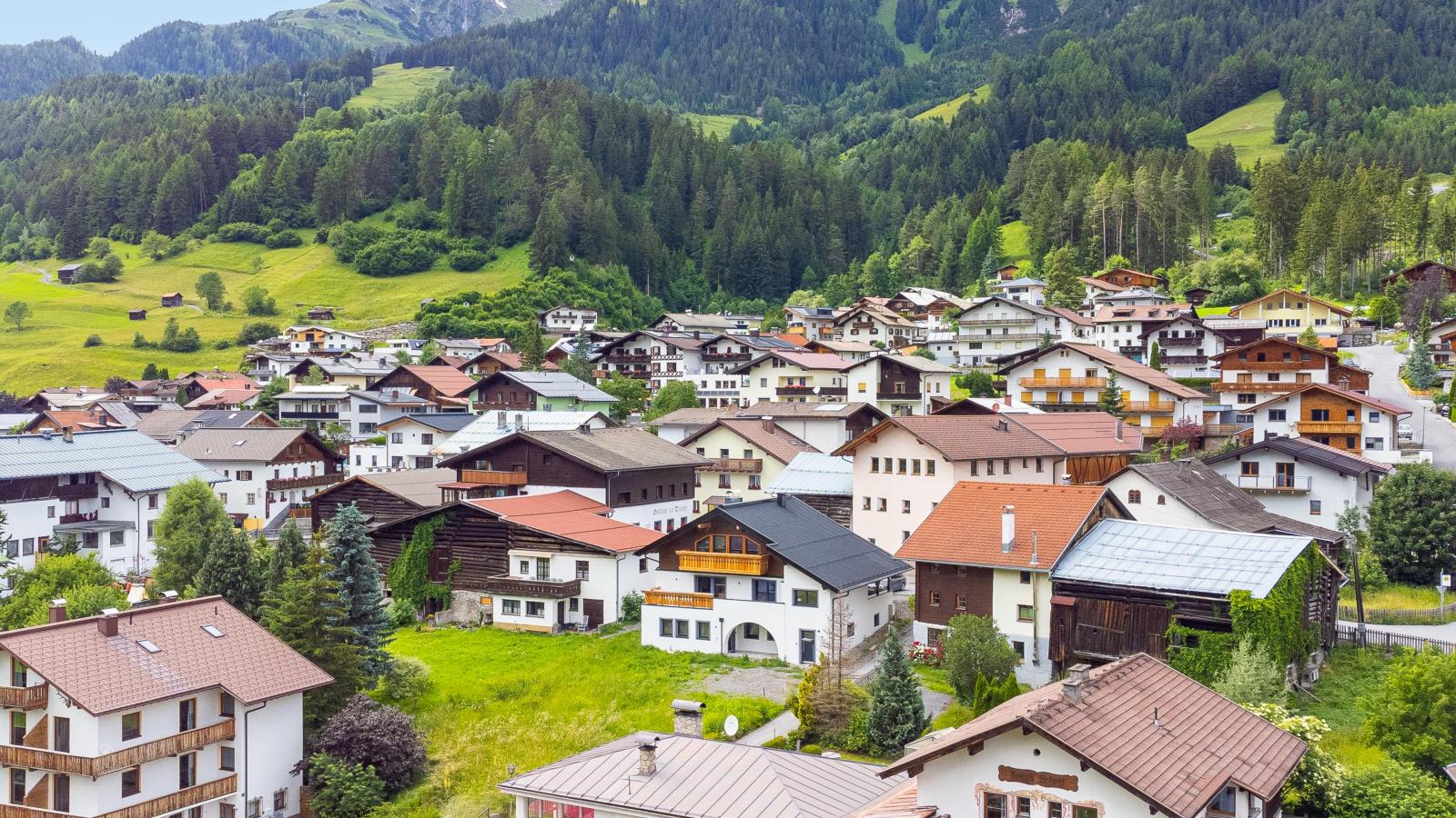 Alpenlodge Pettneu Lodge 1 - Buitenkant zomer