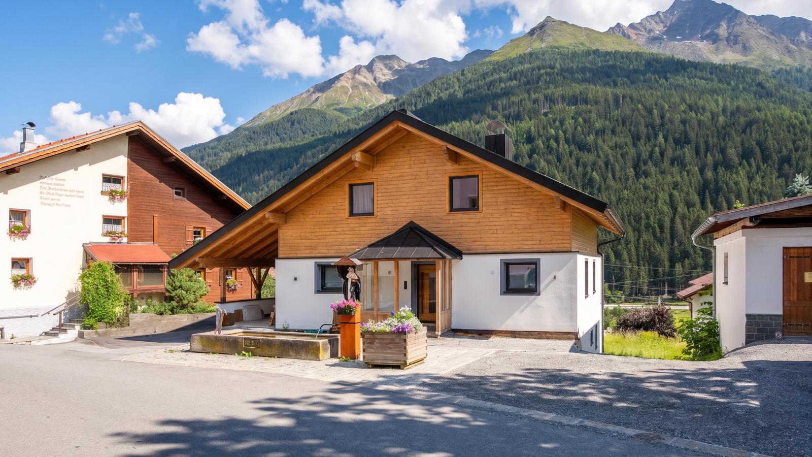 Alpenlodge Pettneu Lodge 1 - Buitenkant zomer