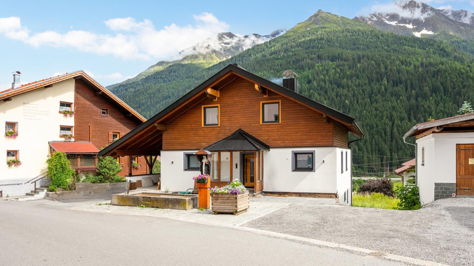 Alpenlodge Pettneu Lodge 1-Buitenkant zomer
