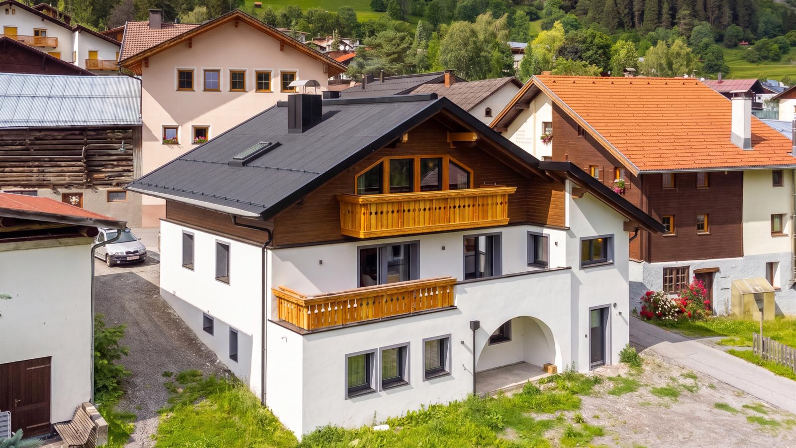 Alpenlodge Pettneu Lodge 3 - Buitenkant zomer