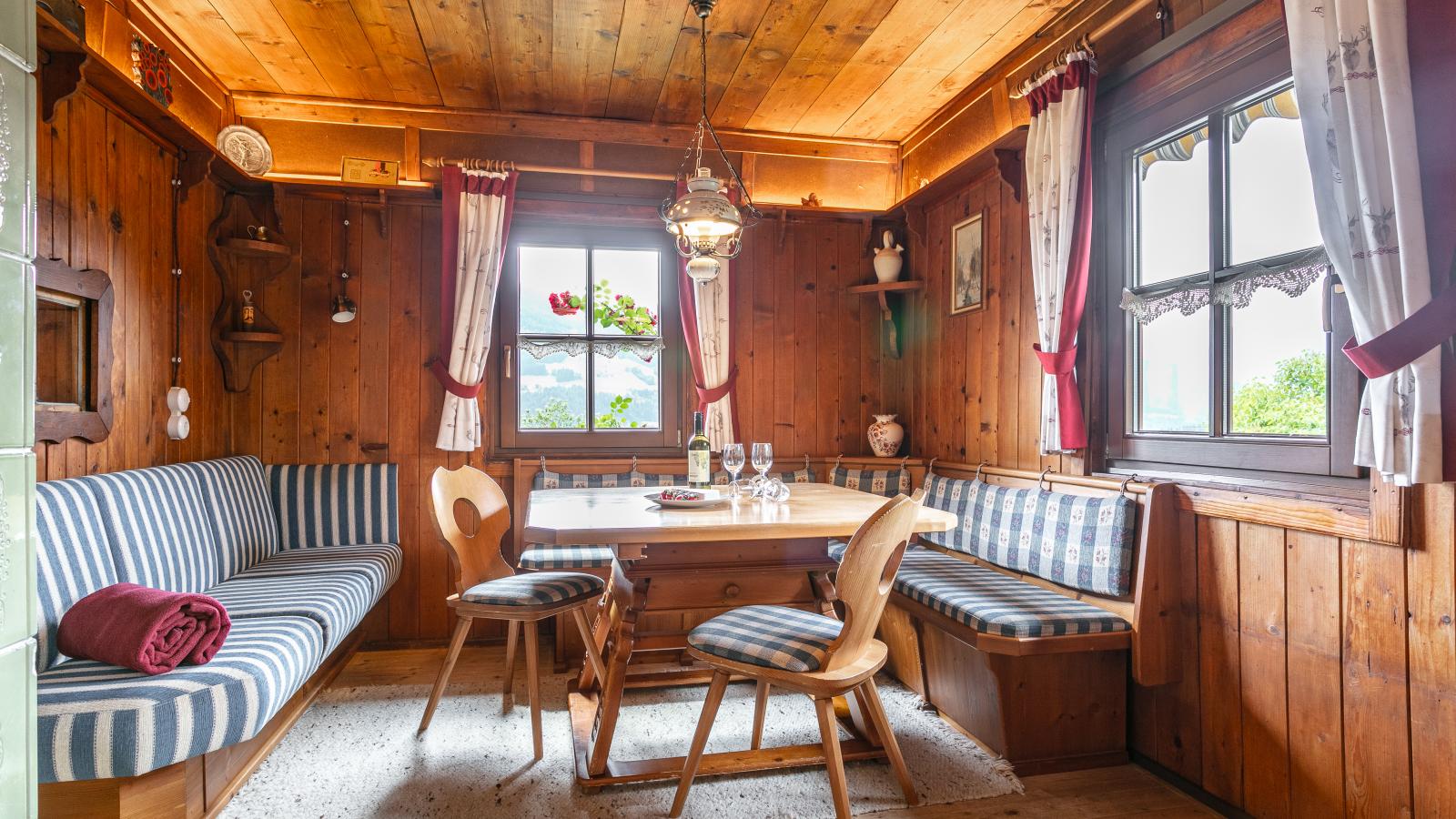 Weberhäusl am Penningberg-Eetkamer