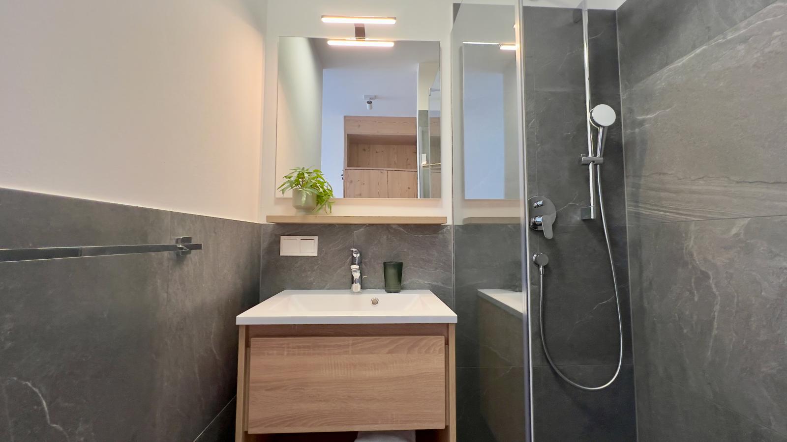 Grebenzen Lodge Edelweiss-Badezimmer