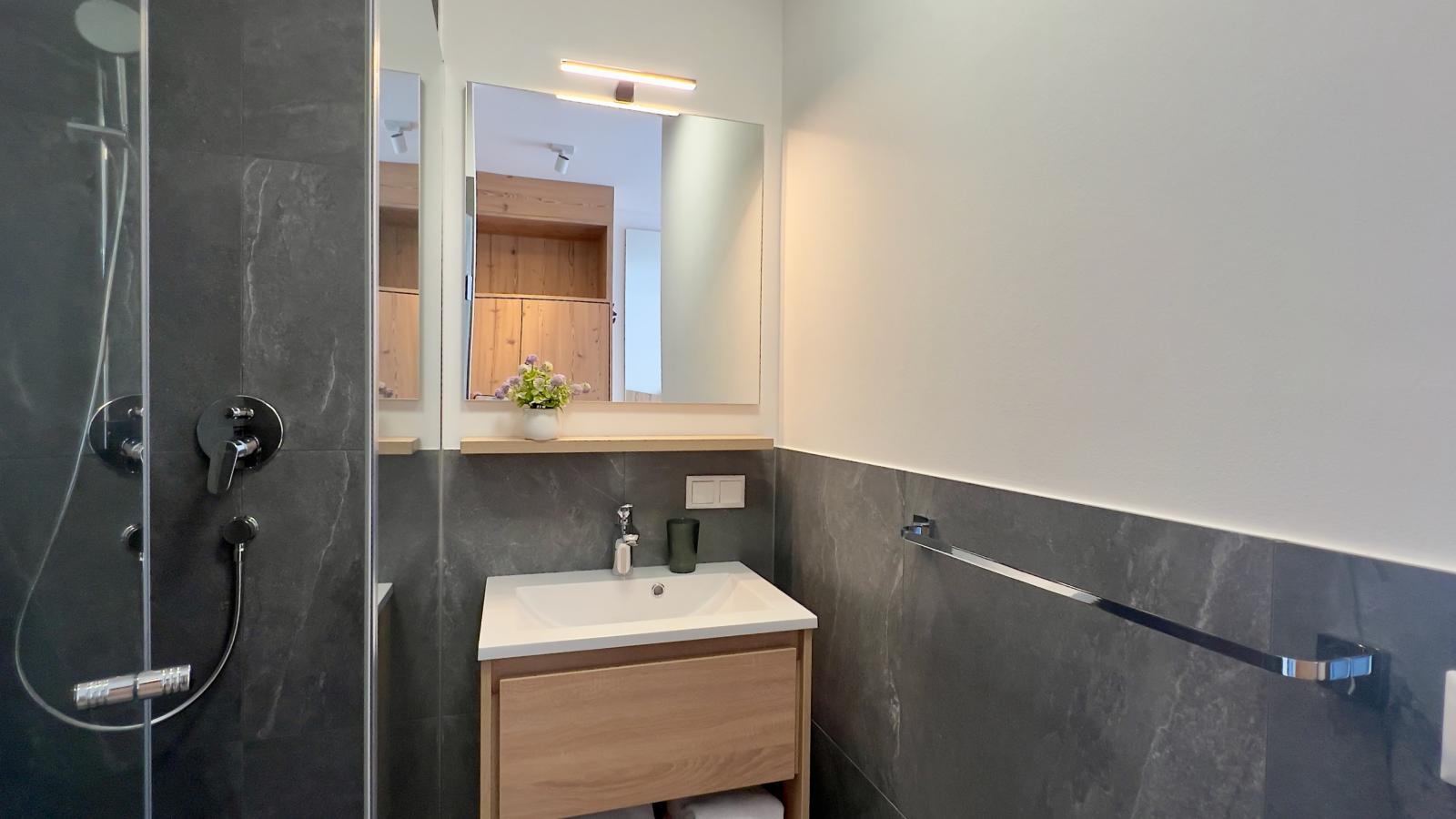 Grebenzen Lodge Edelweiss-Badezimmer