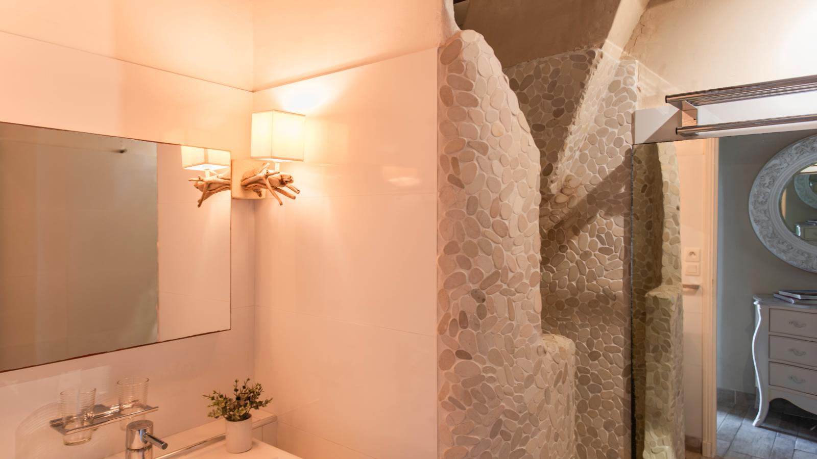 Lessix-Bathroom