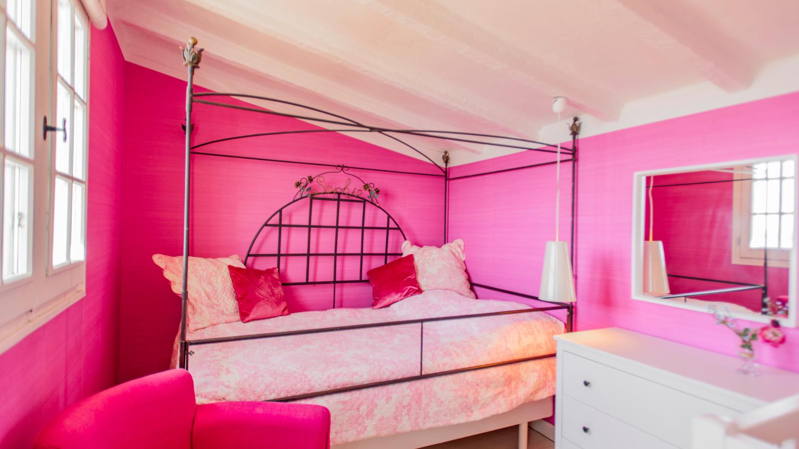 Lessix-Bedroom