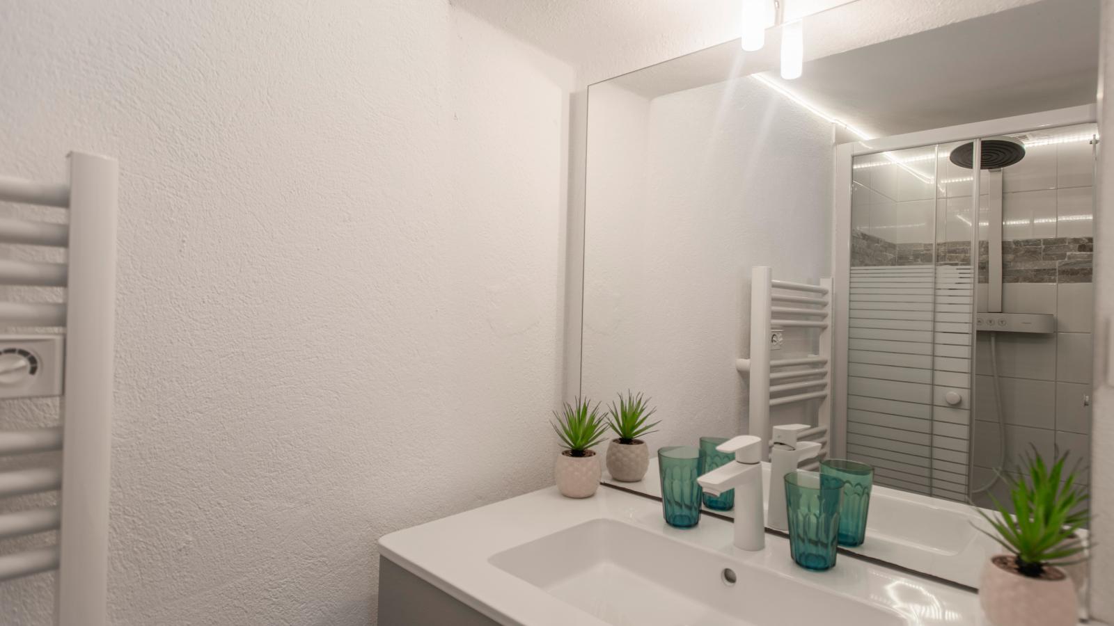 Emponse7-Bathroom