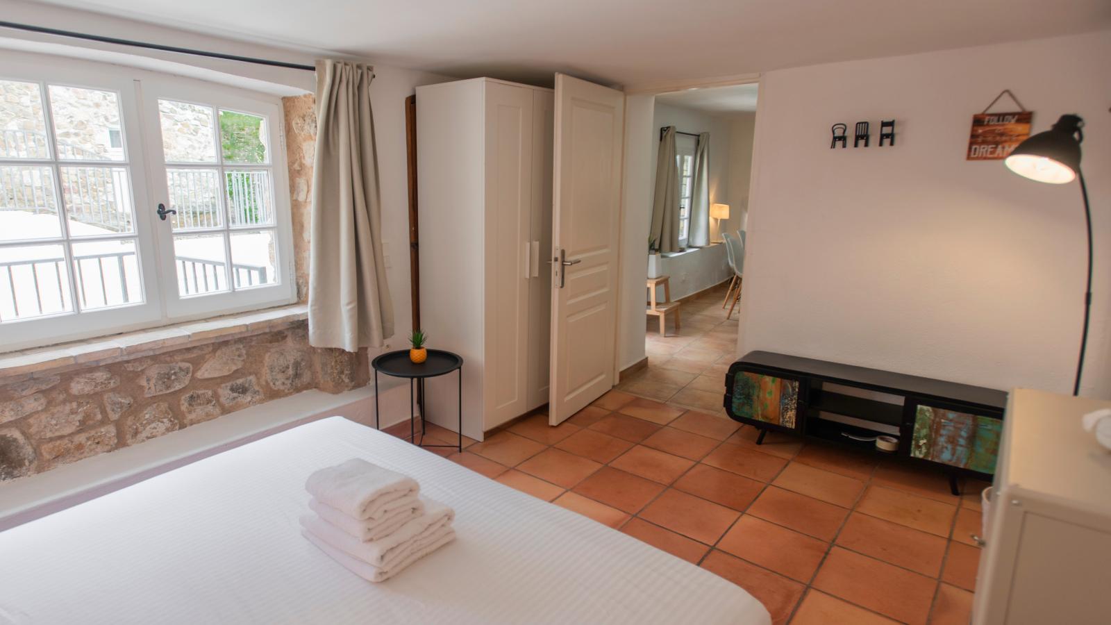 Emponse7-Bedroom