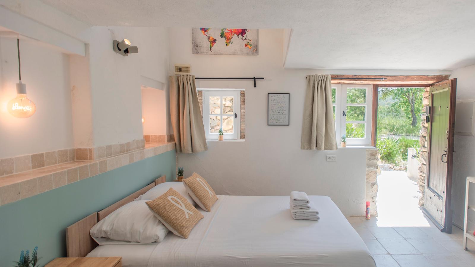 Emponse7-Bedroom
