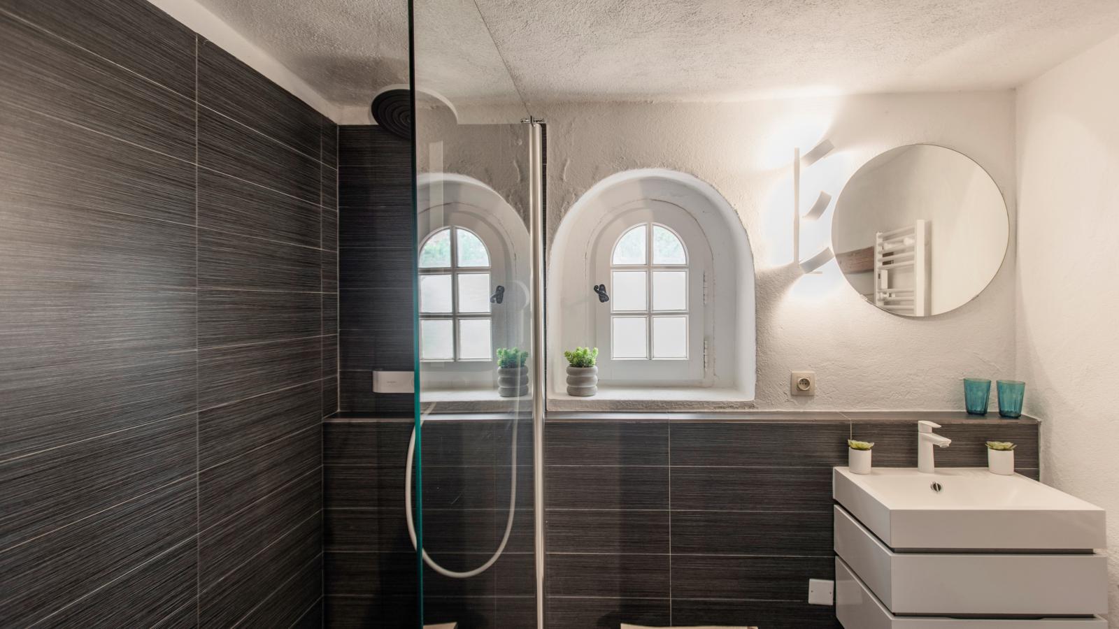 Emponse7-Bathroom
