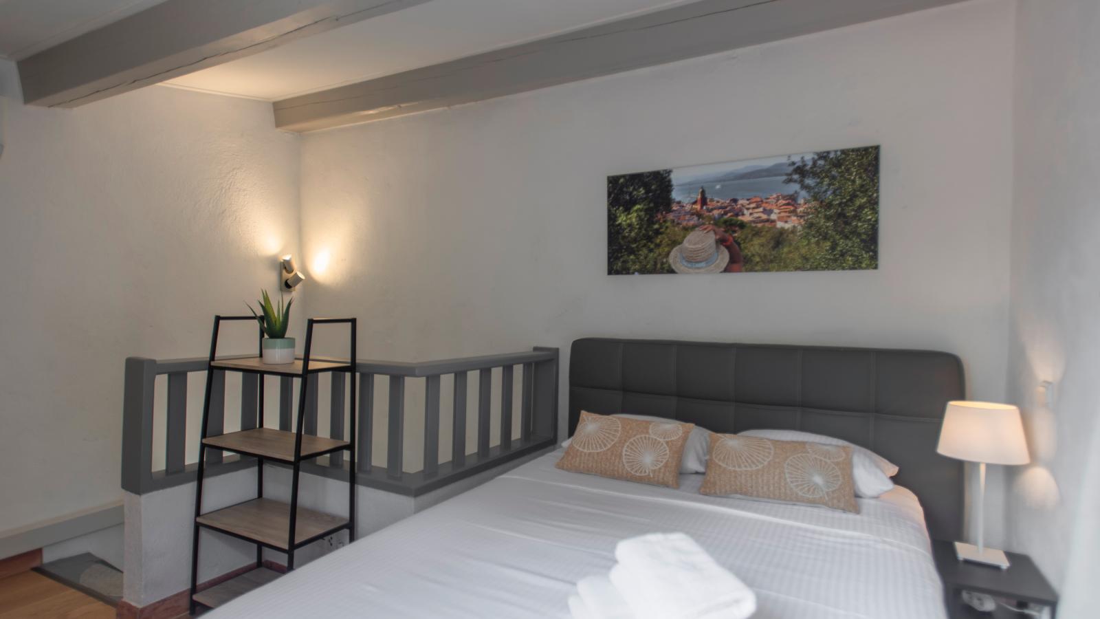 Emponse7-Bedroom