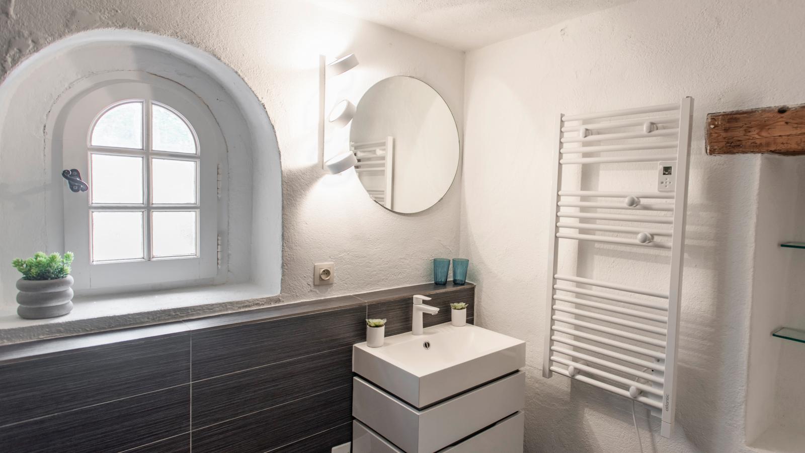Emponse7-Bathroom