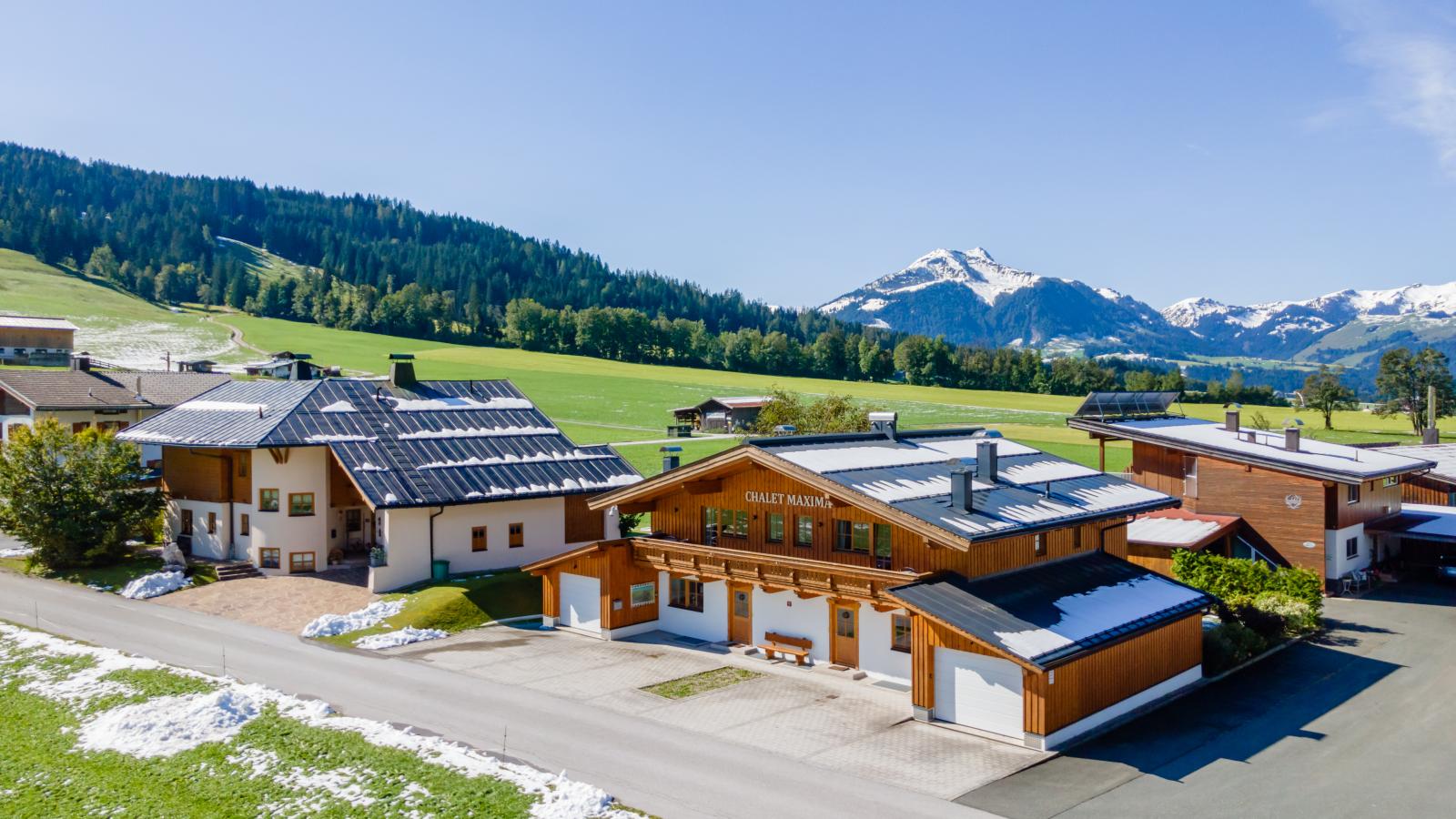 Maxima II - Ski in - Ski Out - Exterior in summer