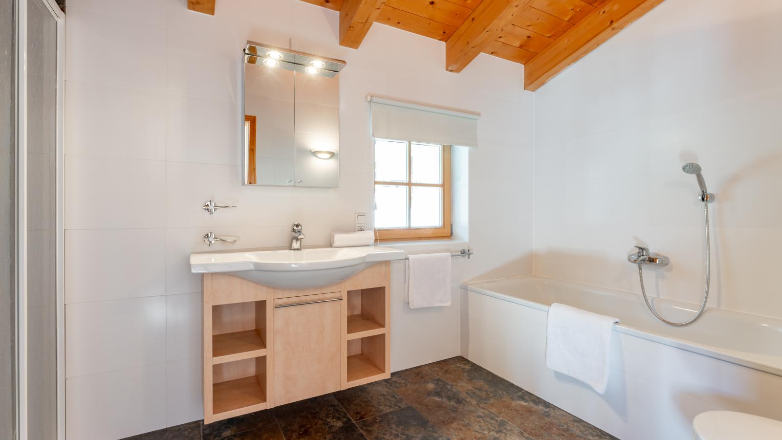 Maxima II - Ski in - Ski Out - Bathroom