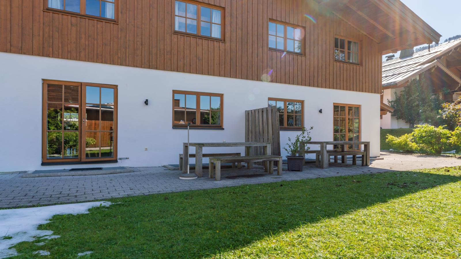 Maxima II - Ski in - Ski Out - Gardens in summer