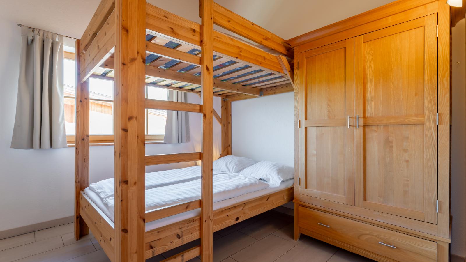 Maxima II - Ski in - Ski Out - Bedroom