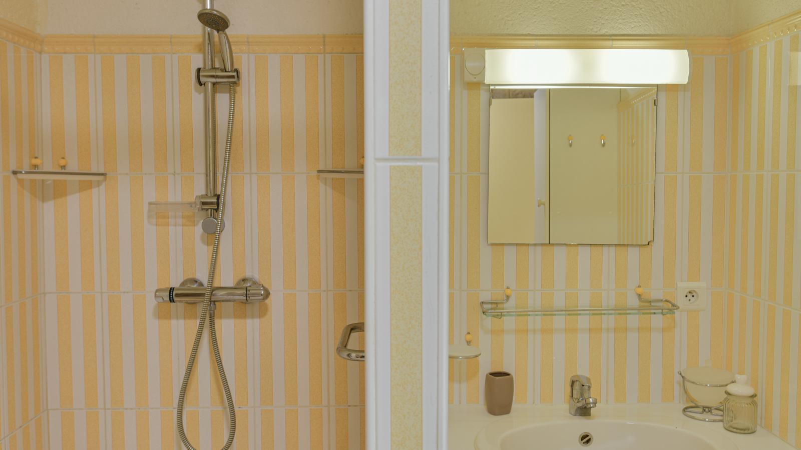 Tournesol-Bathroom