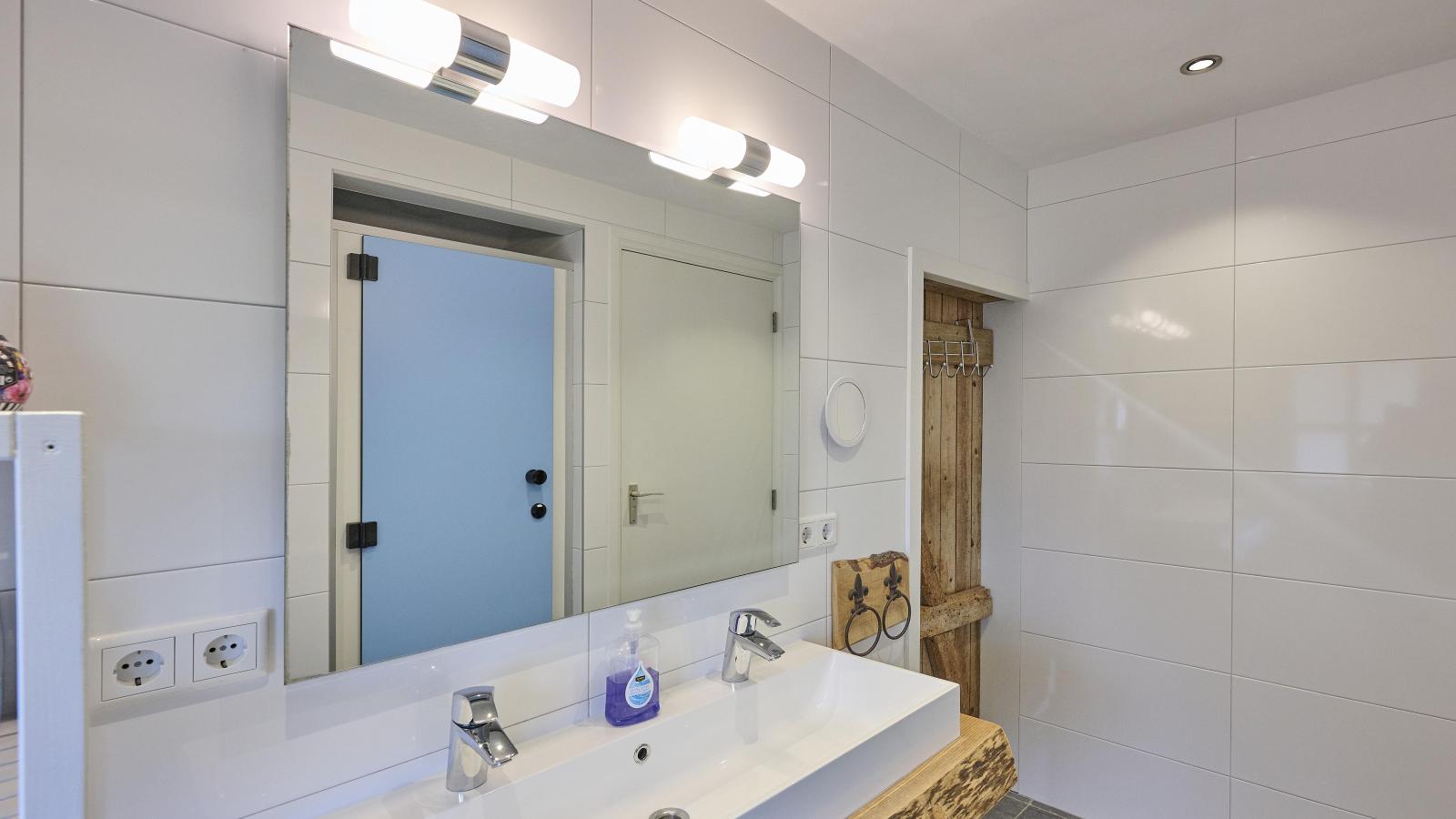 Bouwhoeve-Bathroom