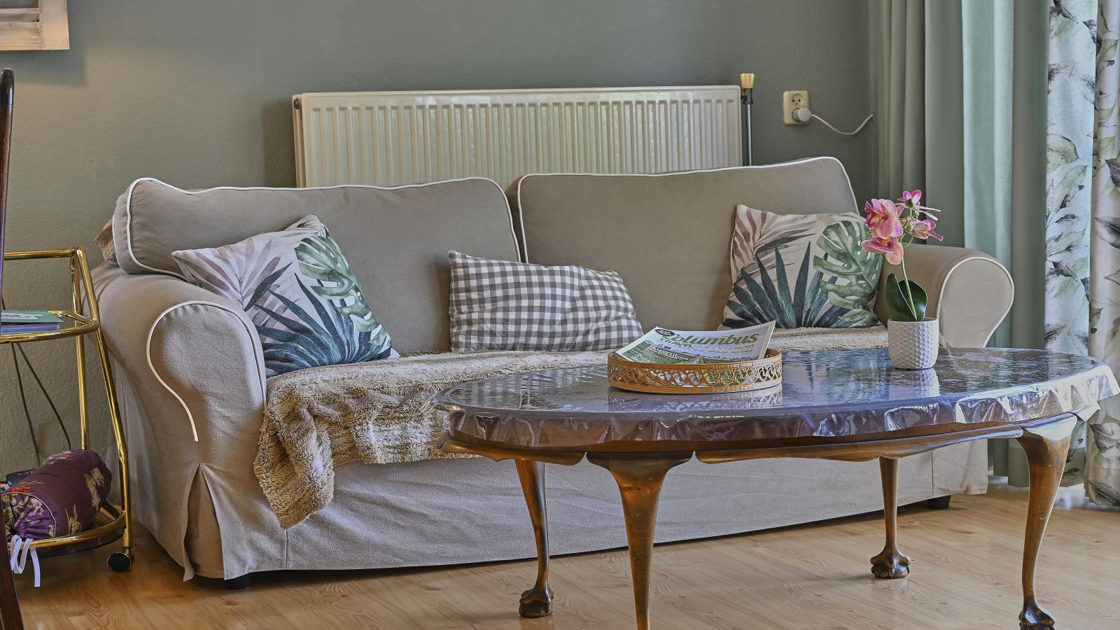 Rose Garden-Living room