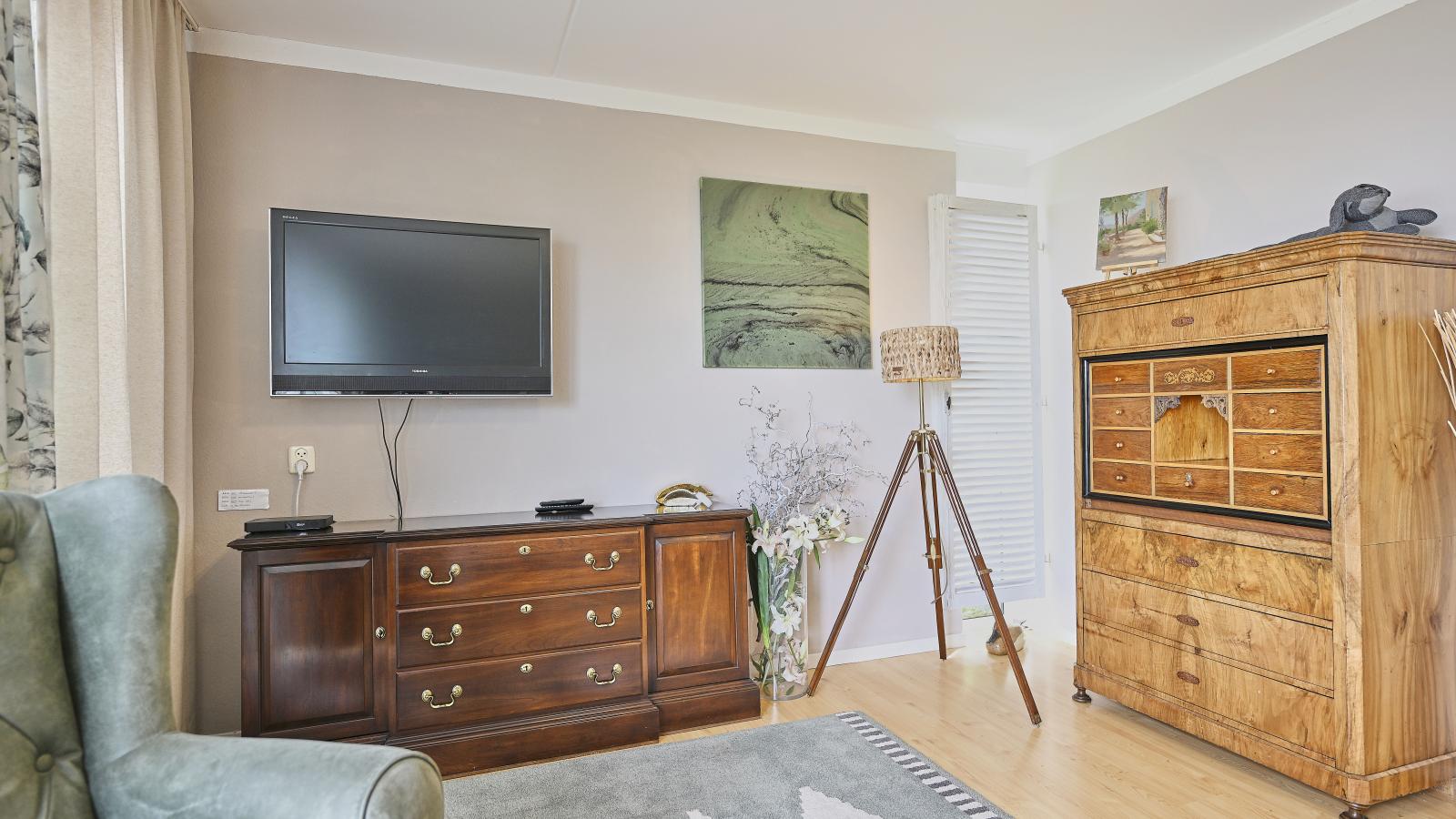 Rose Garden-Living room