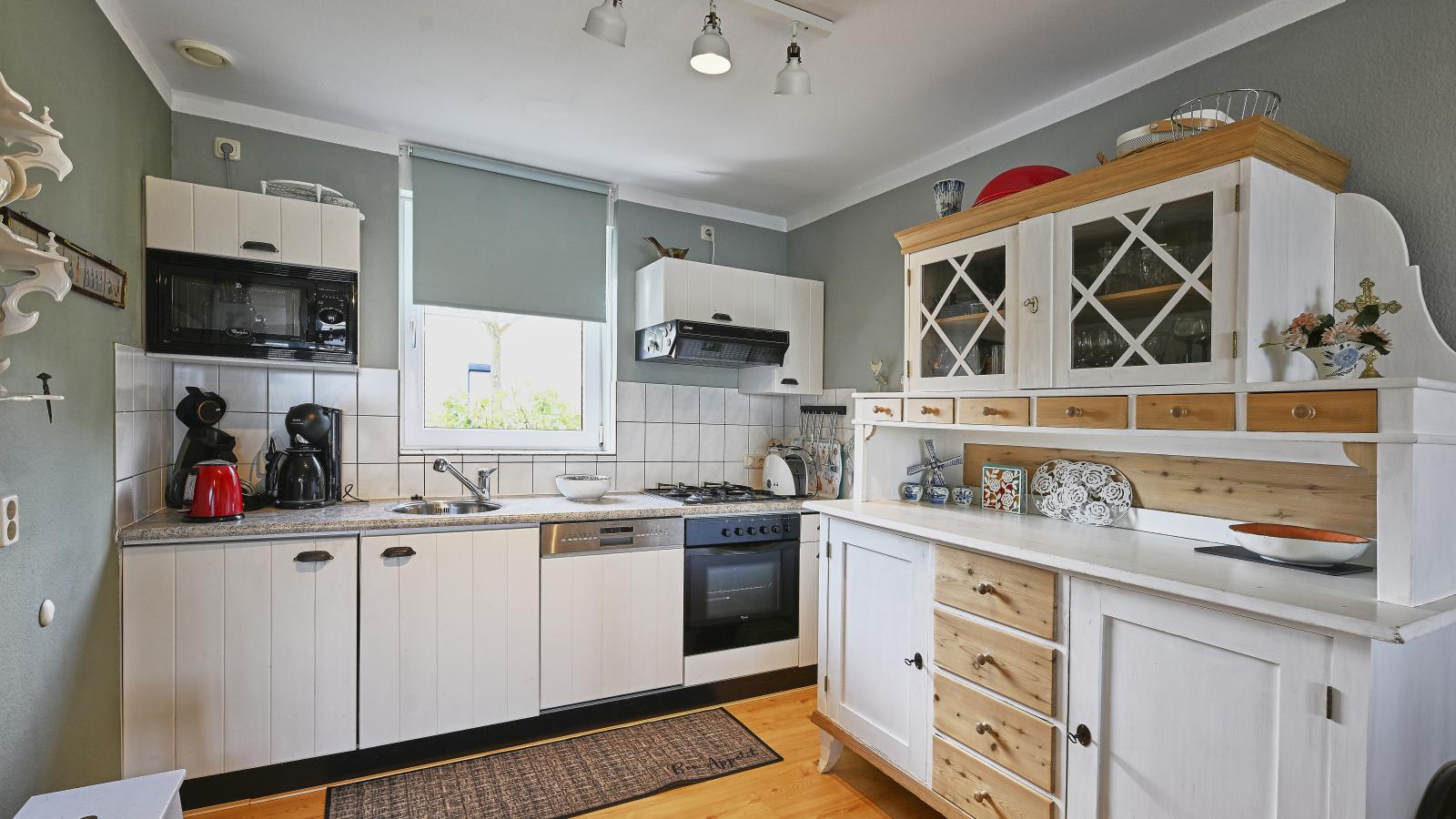 Rose Garden-Kitchen