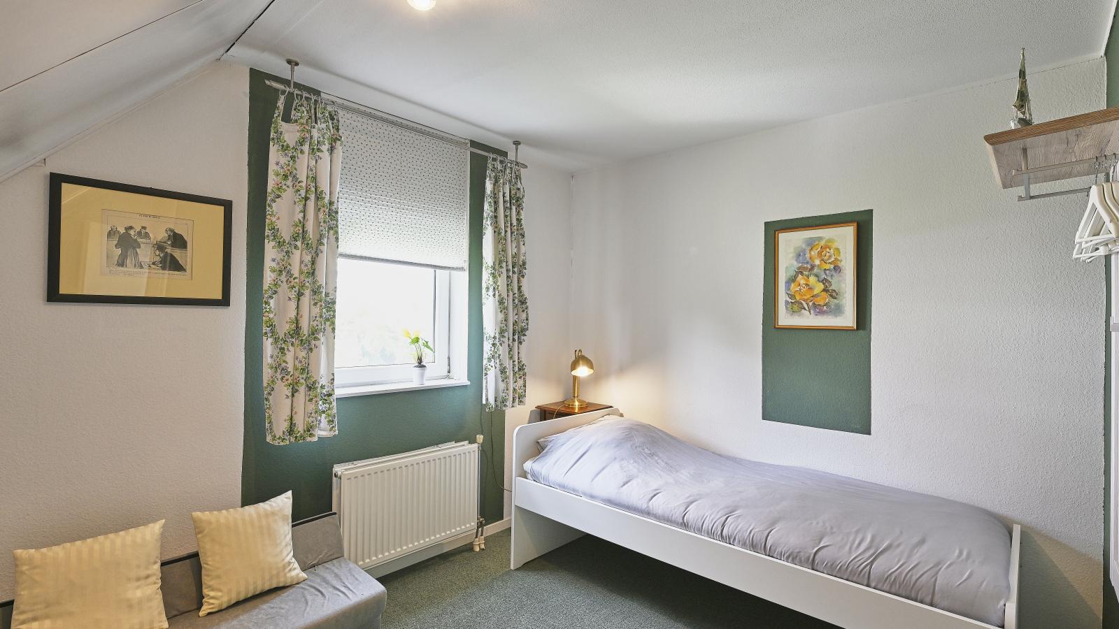 Rose Garden-Bedroom